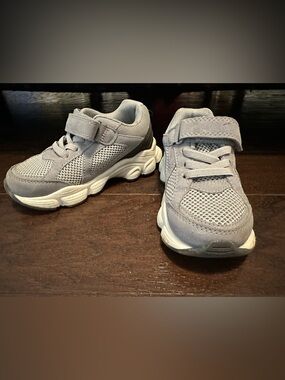 Carter’s Gray Athletic Tennis Shoes Unisex Size 11